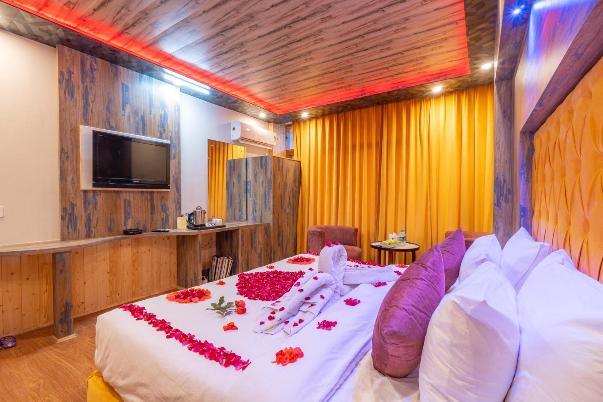 Hill River Resort - Central Heated & Air Cooled - Near Mall Road , Best Property Of Manali 2024- 2025 Εξωτερικό φωτογραφία